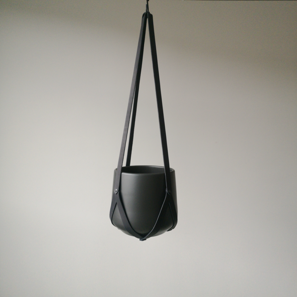 Leather plant hanger black | Minimalistic design
